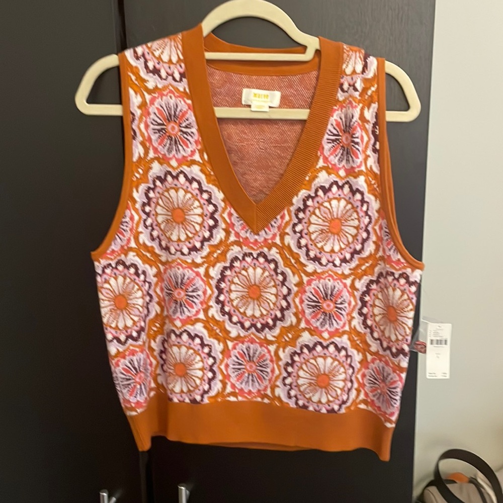 Cropped sweater vest